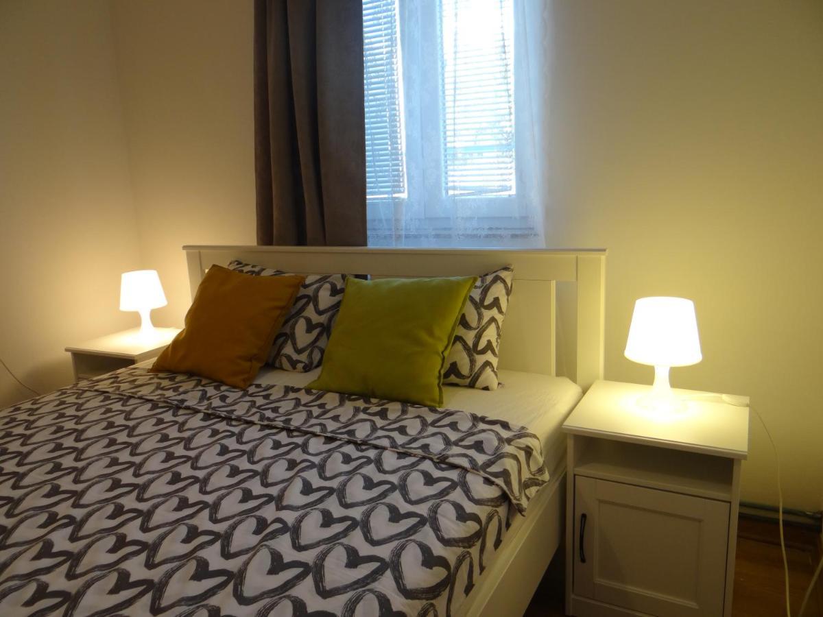 Apartman Ana & Marta Сень Екстер'єр фото