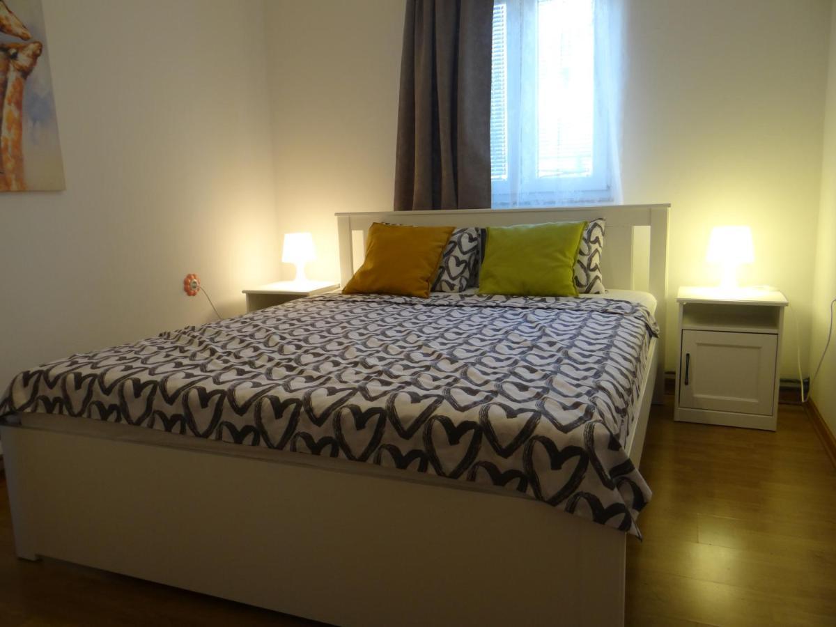 Apartman Ana & Marta Сень Екстер'єр фото